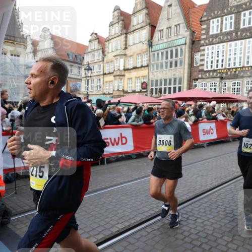 05.10.2025 - 20. swb-Marathon Bremen Yannick Fuchs http://msf.ph/oto/9266173 05.10.2025 10:51:20 Ziel 9256, 9287, 9906, 10215, 10222, 10432 meine-sportfotos.de