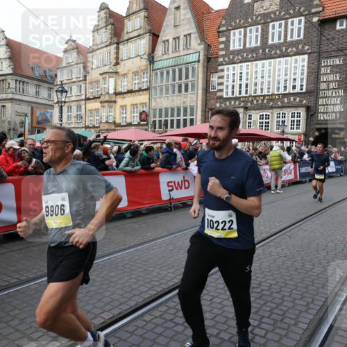 05.10.2025 - 20. swb-Marathon Bremen Yannick Fuchs http://msf.ph/oto/9266200 05.10.2025 10:51:20 Ziel 9256, 9287, 9906, 10215, 10222, 10432 meine-sportfotos.de