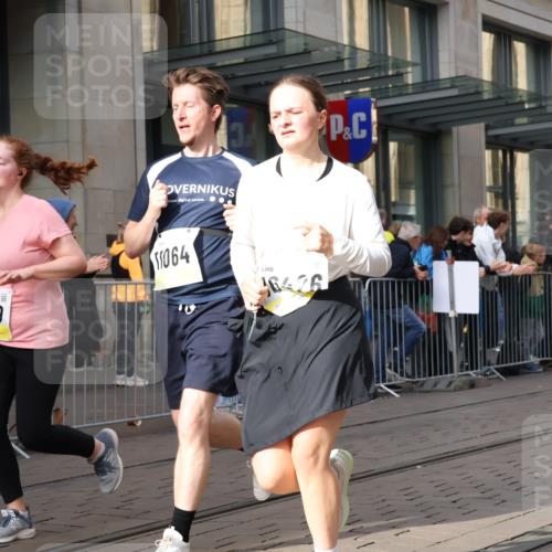 05.10.2025 - 20. swb-Marathon Bremen Strokosch-Dieckow http://msf.ph/oto/9266219 05.10.2025 11:05:11 Ziel 7654, 9210, 9335, 9419, 9515, 9713, 9752, 9908, 9944, 10025, 10158, 10197, 10289, 10426, 10437, 10511, 10529, 10542, 10828, 10843, 10844, 10999, 11064, 11106, 11164, 11604, 11676, 11681, 7654, 9210, 9335, 9419, 9515, 9713, 9752, 9908, 9944, 10025, 10158, 10197, 10289, 10426, 10437, 10511, 10529, 10542, 10828, 10843, 10844, 10999, 11064, 11106, 11164, 11604, 11676, 11681 meine-sportfotos.de