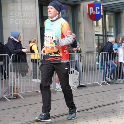 05.10.2025 - 20. swb-Marathon Bremen Strokosch-Dieckow http://msf.ph/oto/9266301 05.10.2025 11:05:15 Ziel 7654, 9210, 9335, 9419, 9423, 9713, 9752, 10025, 10158, 10197, 10289, 10426, 10437, 10511, 10529, 10542, 10769, 10828, 10843, 10844, 10999, 11064, 11106, 11164, 11455, 11604, 11676, 11681, 7654, 9210, 9335, 9419, 9423, 9713, 9752, 10025, 10158, 10197, 10289, 10426, 10437, 10511, 10529, 10542, 10769, 10828, 10843, 10844, 10999, 11064, 11106, 11164, 11455, 11604, 11676, 11681 meine-sportfotos.de