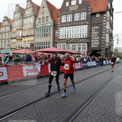 05.10.2025 - 20. swb-Marathon Bremen Yannick Fuchs http://msf.ph/oto/9266365 05.10.2025 10:51:39 Ziel 9252, 10321, 10584, 10928, 11177 meine-sportfotos.de
