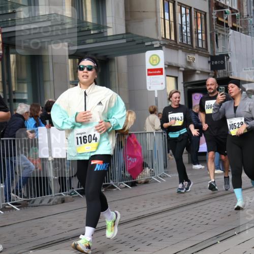 05.10.2025 - 20. swb-Marathon Bremen Strokosch-Dieckow http://msf.ph/oto/9266382 05.10.2025 11:05:17 Ziel 7654, 9210, 9335, 9419, 9423, 9713, 9752, 9907, 10025, 10158, 10197, 10289, 10426, 10437, 10511, 10529, 10542, 10619, 10769, 10828, 10843, 10844, 10999, 11064, 11164, 11455, 11604, 11676, 11681, 7654, 9210, 9335, 9419, 9423, 9713, 9752, 9907, 10025, 10158, 10197, 10289, 10426, 10437, 10511, 10529, 10542, 10619, 10769, 10828, 10843, 10844, 10999, 11064, 11164, 11455, 11604, 11676, 11681 meine-sportfotos.de