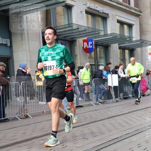 05.10.2025 - 20. swb-Marathon Bremen Strokosch-Dieckow http://msf.ph/oto/9266511 05.10.2025 11:05:22 Ziel 7654, 7777, 9210, 9335, 9419, 9423, 9752, 9907, 10025, 10197, 10426, 10437, 10511, 10529, 10542, 10619, 10769, 10843, 10844, 10999, 11164, 11455, 11604, 11676, 11681, 7654, 7777, 9210, 9335, 9419, 9423, 9752, 9907, 10025, 10197, 10426, 10437, 10511, 10529, 10542, 10619, 10769, 10843, 10844, 10999, 11164, 11455, 11604, 11676, 11681 meine-sportfotos.de