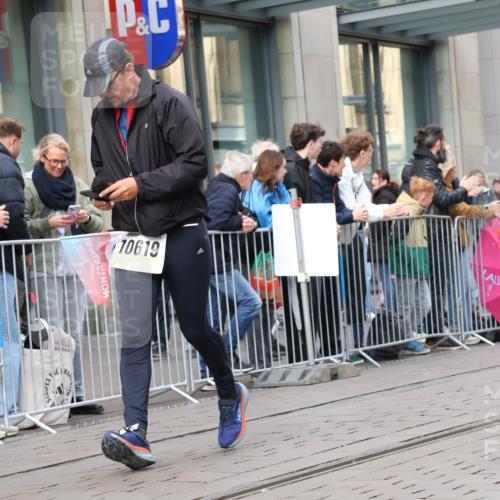 05.10.2025 - 20. swb-Marathon Bremen Strokosch-Dieckow http://msf.ph/oto/9266619 05.10.2025 11:05:29 Ziel 7777, 9335, 9423, 9907, 9931, 10197, 10529, 10619, 10769, 10843, 10844, 10999, 11425, 11455, 11468, 11604, 7777, 9335, 9423, 9907, 9931, 10197, 10529, 10619, 10769, 10843, 10844, 10999, 11425, 11455, 11468, 11604 meine-sportfotos.de