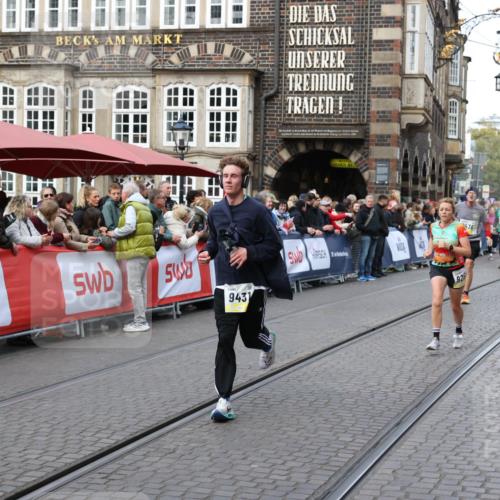 05.10.2025 - 20. swb-Marathon Bremen Yannick Fuchs http://msf.ph/oto/9266712 05.10.2025 10:51:48 Ziel 8333, 9259, 9268, 10436, 10584, 10716, 10918, 11484 meine-sportfotos.de