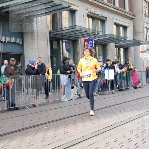 05.10.2025 - 20. swb-Marathon Bremen Strokosch-Dieckow http://msf.ph/oto/9266722 05.10.2025 11:05:34 Ziel 7777, 9335, 9355, 9423, 9907, 9931, 10081, 10095, 10100, 10101, 10197, 10529, 10587, 10597, 10619, 10769, 11134, 11425, 11455, 11468, 11525, 11604, 7777, 9335, 9355, 9423, 9907, 9931, 10081, 10095, 10100, 10101, 10197, 10529, 10587, 10597, 10619, 10769, 11134, 11425, 11455, 11468, 11604 meine-sportfotos.de