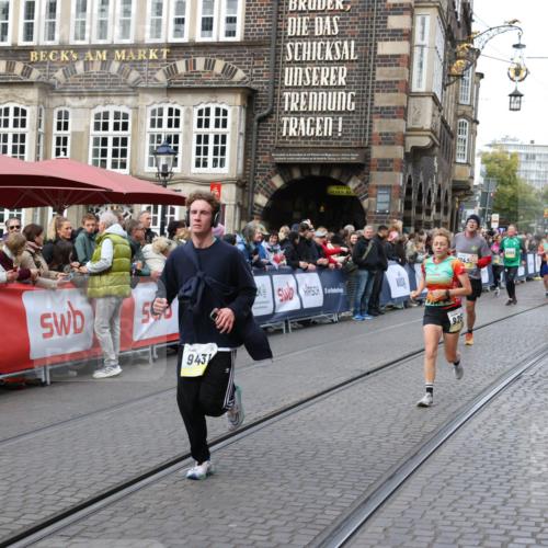05.10.2025 - 20. swb-Marathon Bremen Yannick Fuchs http://msf.ph/oto/9266737 05.10.2025 10:51:48 Ziel 8333, 9259, 9268, 10436, 10584, 10716, 10918, 11484 meine-sportfotos.de