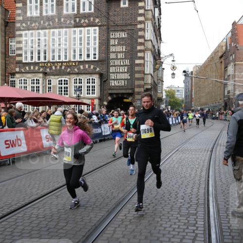 05.10.2025 - 20. swb-Marathon Bremen Yannick Fuchs http://msf.ph/oto/9267044 05.10.2025 10:51:53 Ziel 8333, 9004, 9259, 9268, 9506, 10436, 10716, 10968, 11361, 11689, 11696 meine-sportfotos.de