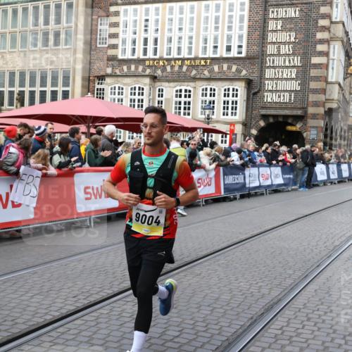 05.10.2025 - 20. swb-Marathon Bremen Yannick Fuchs http://msf.ph/oto/9267101 05.10.2025 10:51:55 Ziel 9004, 9259, 9506, 10436, 10968, 11361, 11689, 11696 meine-sportfotos.de