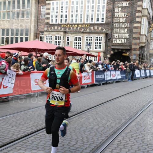 05.10.2025 - 20. swb-Marathon Bremen Yannick Fuchs http://msf.ph/oto/9267117 05.10.2025 10:51:55 Ziel 9004, 9259, 9506, 10436, 10968, 11361, 11689, 11696 meine-sportfotos.de