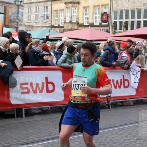 05.10.2025 - 20. swb-Marathon Bremen Yannick Fuchs http://msf.ph/oto/9267170 05.10.2025 10:51:56 Ziel 9004, 9259, 9506, 10436, 10968, 11361, 11689, 11696 meine-sportfotos.de