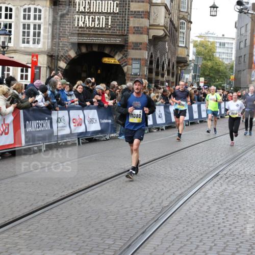 05.10.2025 - 20. swb-Marathon Bremen Yannick Fuchs http://msf.ph/oto/9267215 05.10.2025 10:51:57 Ziel 9004, 9259, 9506, 10436, 10968, 11080, 11361, 11689, 11696 meine-sportfotos.de