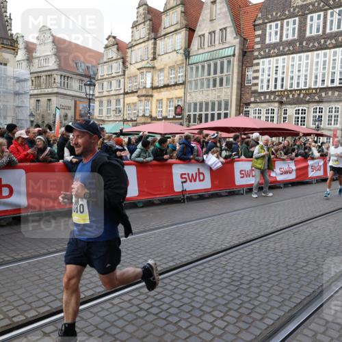 05.10.2025 - 20. swb-Marathon Bremen Yannick Fuchs http://msf.ph/oto/9267289 05.10.2025 10:52:00 Ziel 9004, 9506, 10817, 10968, 11080, 11361, 11394, 11689, 11696 meine-sportfotos.de