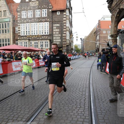 05.10.2025 - 20. swb-Marathon Bremen Yannick Fuchs http://msf.ph/oto/9267463 05.10.2025 10:52:04 Ziel 9683, 10380, 10581, 10625, 10817, 11080, 11136, 11325, 11394 meine-sportfotos.de