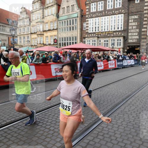 05.10.2025 - 20. swb-Marathon Bremen Yannick Fuchs http://msf.ph/oto/9267548 05.10.2025 10:52:04 Ziel 9683, 10380, 10581, 10625, 10817, 11080, 11136, 11325, 11394 meine-sportfotos.de