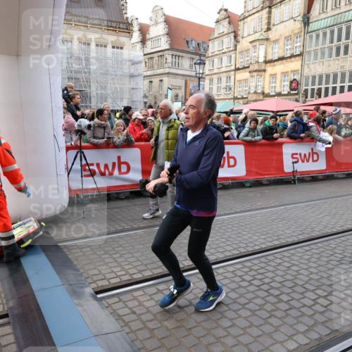 05.10.2025 - 20. swb-Marathon Bremen Yannick Fuchs http://msf.ph/oto/9267634 05.10.2025 10:52:05 Ziel 9683, 10380, 10581, 10625, 10817, 11080, 11136, 11325, 11394 meine-sportfotos.de