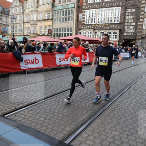05.10.2025 - 20. swb-Marathon Bremen Yannick Fuchs http://msf.ph/oto/9267733 05.10.2025 10:52:12 Ziel 9226, 9683, 9939, 10977, 11273, 11325 meine-sportfotos.de