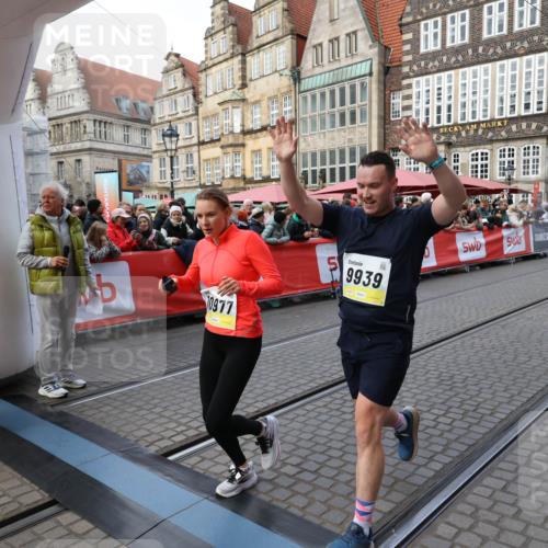 05.10.2025 - 20. swb-Marathon Bremen Yannick Fuchs http://msf.ph/oto/9267791 05.10.2025 10:52:12 Ziel 9226, 9683, 9939, 10977, 11273, 11325 meine-sportfotos.de