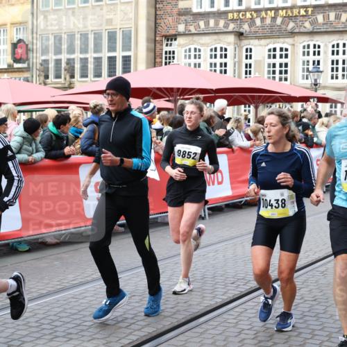 05.10.2025 - 20. swb-Marathon Bremen Yannick Fuchs http://msf.ph/oto/9267956 05.10.2025 10:52:17 Ziel 9196, 9226, 9852, 9939, 10240, 10438, 10668, 10727, 10977, 11641 meine-sportfotos.de