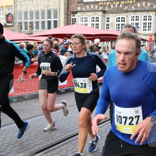 05.10.2025 - 20. swb-Marathon Bremen Yannick Fuchs http://msf.ph/oto/9267987 05.10.2025 10:52:17 Ziel 9196, 9226, 9852, 9939, 10240, 10438, 10668, 10727, 10977, 11641 meine-sportfotos.de