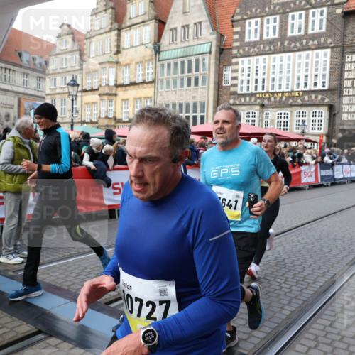 05.10.2025 - 20. swb-Marathon Bremen Yannick Fuchs http://msf.ph/oto/9268006 05.10.2025 10:52:18 Ziel 9196, 9226, 9852, 9939, 10038, 10240, 10438, 10668, 10727, 10942, 10977, 11641 meine-sportfotos.de