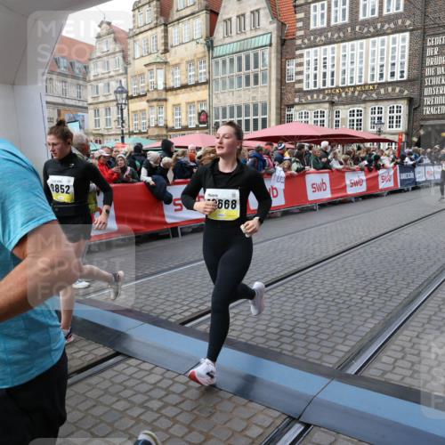 05.10.2025 - 20. swb-Marathon Bremen Yannick Fuchs http://msf.ph/oto/9268050 05.10.2025 10:52:18 Ziel 9196, 9226, 9852, 9939, 10038, 10240, 10438, 10668, 10727, 10942, 10977, 11641 meine-sportfotos.de