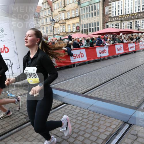 05.10.2025 - 20. swb-Marathon Bremen Yannick Fuchs http://msf.ph/oto/9268084 05.10.2025 10:52:19 Ziel 9196, 9226, 9852, 9939, 10038, 10240, 10438, 10668, 10727, 10900, 10942, 10977, 11641 meine-sportfotos.de