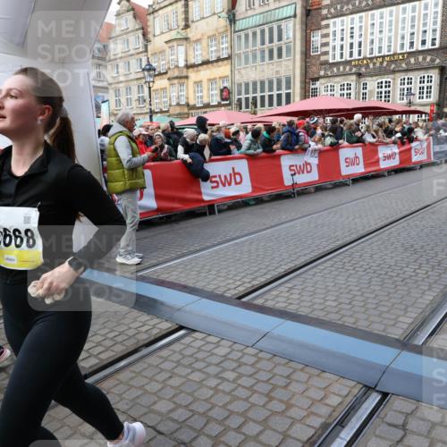 05.10.2025 - 20. swb-Marathon Bremen Yannick Fuchs http://msf.ph/oto/9268101 05.10.2025 10:52:19 Ziel 9196, 9226, 9852, 9939, 10038, 10240, 10438, 10668, 10727, 10900, 10942, 10977, 11641 meine-sportfotos.de