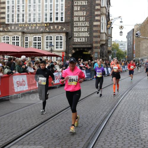 05.10.2025 - 20. swb-Marathon Bremen Yannick Fuchs http://msf.ph/oto/9268148 05.10.2025 10:52:20 Ziel 9196, 9226, 9852, 10038, 10240, 10438, 10668, 10727, 10900, 10942, 11458, 11641 meine-sportfotos.de