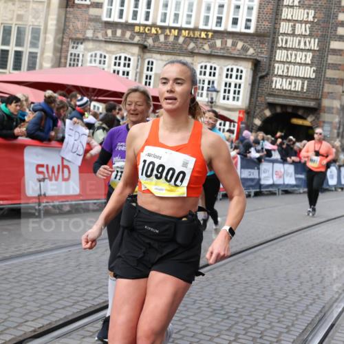05.10.2025 - 20. swb-Marathon Bremen Yannick Fuchs http://msf.ph/oto/9268327 05.10.2025 10:52:23 Ziel 9196, 9852, 9955, 9987, 10038, 10240, 10438, 10668, 10727, 10900, 10927, 10942, 11128, 11458, 11491, 11641 meine-sportfotos.de