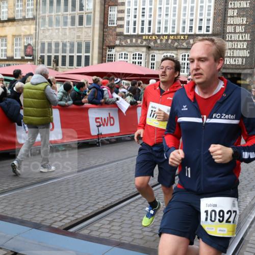 05.10.2025 - 20. swb-Marathon Bremen Yannick Fuchs http://msf.ph/oto/9268439 05.10.2025 10:52:25 Ziel 9852, 9955, 9987, 10038, 10668, 10900, 10927, 10942, 11128, 11458, 11491, 11665 meine-sportfotos.de