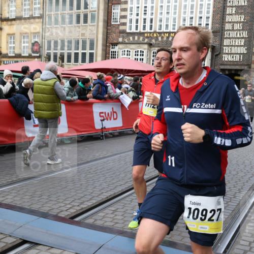 05.10.2025 - 20. swb-Marathon Bremen Yannick Fuchs http://msf.ph/oto/9268452 05.10.2025 10:52:25 Ziel 9852, 9955, 9987, 10038, 10668, 10900, 10927, 10942, 11128, 11458, 11491, 11665 meine-sportfotos.de