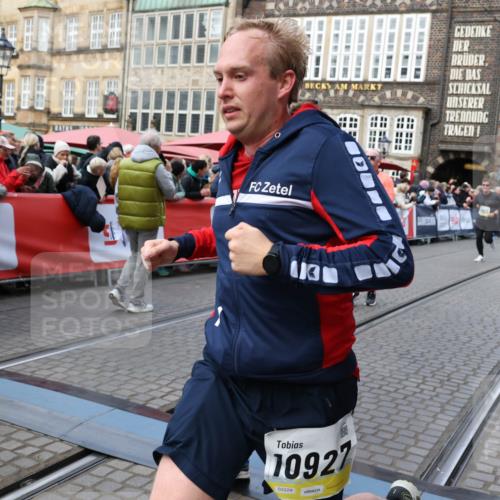 05.10.2025 - 20. swb-Marathon Bremen Yannick Fuchs http://msf.ph/oto/9268464 05.10.2025 10:52:25 Ziel 9852, 9955, 9987, 10038, 10668, 10900, 10927, 10942, 11128, 11458, 11491, 11665 meine-sportfotos.de