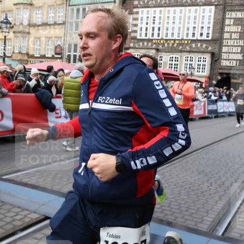 05.10.2025 - 20. swb-Marathon Bremen Yannick Fuchs http://msf.ph/oto/9268476 05.10.2025 10:52:25 Ziel 9852, 9955, 9987, 10038, 10668, 10900, 10927, 10942, 11128, 11458, 11491, 11665 meine-sportfotos.de