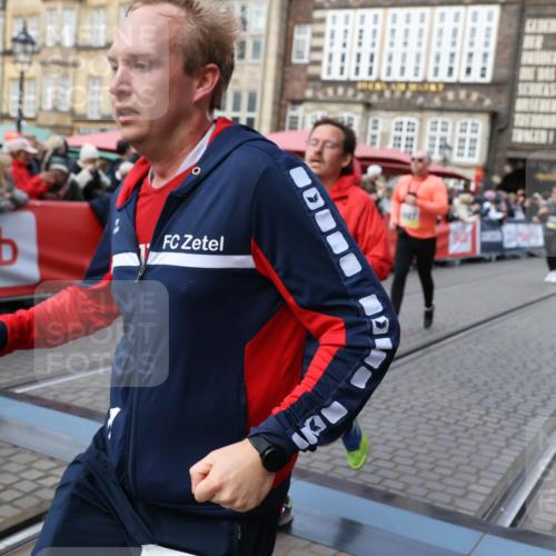 05.10.2025 - 20. swb-Marathon Bremen Yannick Fuchs http://msf.ph/oto/9268484 05.10.2025 10:52:25 Ziel 9852, 9955, 9987, 10038, 10668, 10900, 10927, 10942, 11128, 11458, 11491, 11665 meine-sportfotos.de