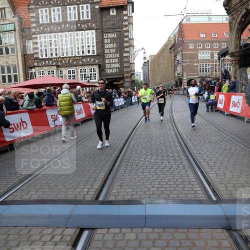 05.10.2025 - 20. swb-Marathon Bremen Yannick Fuchs http://msf.ph/oto/9268603 05.10.2025 10:52:28 Ziel 9584, 9955, 9987, 10038, 10507, 10719, 10900, 10927, 10942, 11128, 11458, 11491, 11665 meine-sportfotos.de