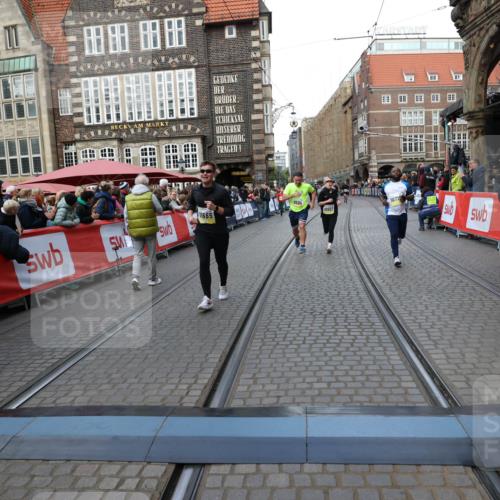 05.10.2025 - 20. swb-Marathon Bremen Yannick Fuchs http://msf.ph/oto/9268612 05.10.2025 10:52:28 Ziel 9584, 9955, 9987, 10038, 10507, 10719, 10900, 10927, 10942, 11128, 11458, 11491, 11665 meine-sportfotos.de