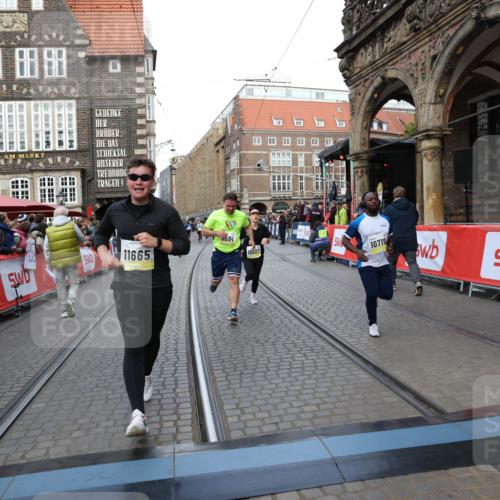 05.10.2025 - 20. swb-Marathon Bremen Yannick Fuchs http://msf.ph/oto/9268716 05.10.2025 10:52:29 Ziel 9172, 9584, 9955, 9987, 10507, 10719, 10900, 10927, 11128, 11458, 11491, 11528, 11665 meine-sportfotos.de