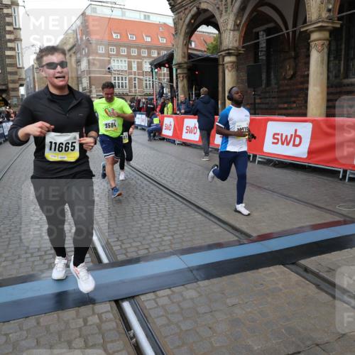 05.10.2025 - 20. swb-Marathon Bremen Yannick Fuchs http://msf.ph/oto/9268771 05.10.2025 10:52:29 Ziel 9172, 9584, 9955, 9987, 10507, 10719, 10900, 10927, 11128, 11458, 11491, 11528, 11665 meine-sportfotos.de