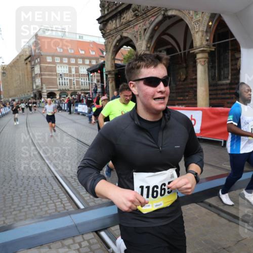 05.10.2025 - 20. swb-Marathon Bremen Yannick Fuchs http://msf.ph/oto/9268831 05.10.2025 10:52:29 Ziel 9172, 9584, 9955, 9987, 10507, 10719, 10900, 10927, 11128, 11458, 11491, 11528, 11665 meine-sportfotos.de