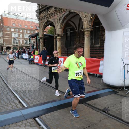 05.10.2025 - 20. swb-Marathon Bremen Yannick Fuchs http://msf.ph/oto/9268862 05.10.2025 10:52:30 Ziel 9172, 9584, 9955, 9987, 10507, 10719, 10927, 11128, 11458, 11491, 11528, 11665 meine-sportfotos.de