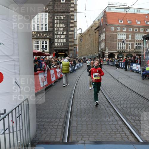 05.10.2025 - 20. swb-Marathon Bremen Yannick Fuchs http://msf.ph/oto/9269016 05.10.2025 10:52:32 Ziel 9172, 9584, 9987, 10241, 10507, 10719, 11128, 11528, 11665 meine-sportfotos.de