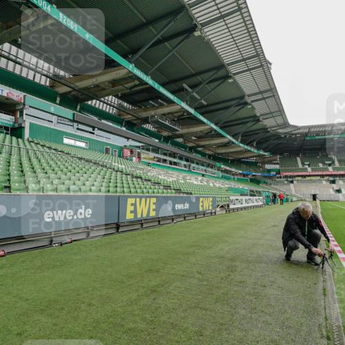 05.10.2025 - 20. swb-Marathon Bremen Michael Burmester http://msf.ph/oto/9275635 05.10.2025 10:09:13 Laufen im Stadion  meine-sportfotos.de