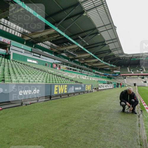 05.10.2025 - 20. swb-Marathon Bremen Michael Burmester http://msf.ph/oto/9275656 05.10.2025 10:09:15 Laufen im Stadion  meine-sportfotos.de