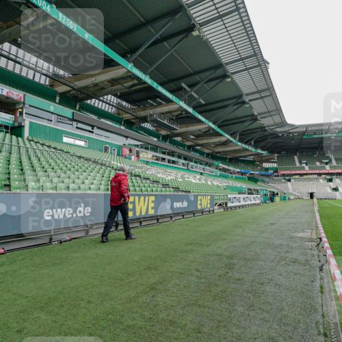05.10.2025 - 20. swb-Marathon Bremen Michael Burmester http://msf.ph/oto/9275726 05.10.2025 10:13:52 Laufen im Stadion  meine-sportfotos.de