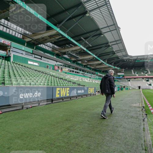 05.10.2025 - 20. swb-Marathon Bremen Michael Burmester http://msf.ph/oto/9275753 05.10.2025 10:14:09 Laufen im Stadion  meine-sportfotos.de