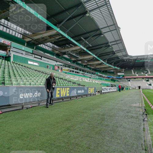 05.10.2025 - 20. swb-Marathon Bremen Michael Burmester http://msf.ph/oto/9275762 05.10.2025 10:14:37 Laufen im Stadion  meine-sportfotos.de