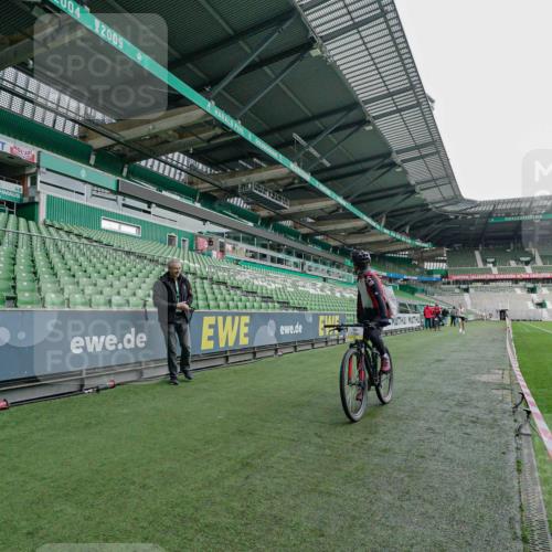 05.10.2025 - 20. swb-Marathon Bremen Michael Burmester http://msf.ph/oto/9276004 05.10.2025 10:17:10 Laufen im Stadion 11, 33 meine-sportfotos.de
