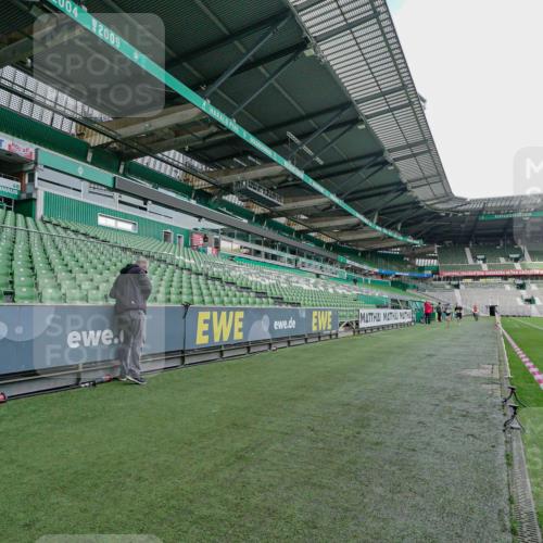05.10.2025 - 20. swb-Marathon Bremen Michael Burmester http://msf.ph/oto/9276084 05.10.2025 10:18:32 Laufen im Stadion 9280, 11201, 9291, 10905, 11739 meine-sportfotos.de