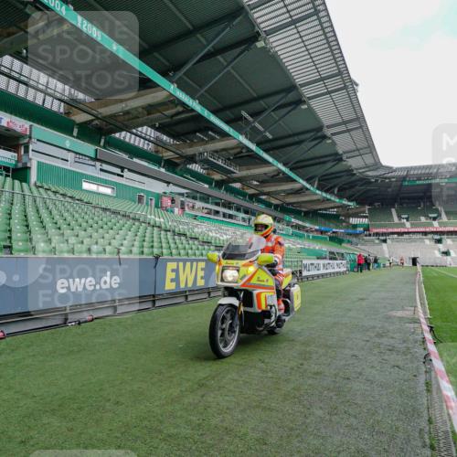 05.10.2025 - 20. swb-Marathon Bremen Michael Burmester http://msf.ph/oto/9276105 05.10.2025 10:18:55 Laufen im Stadion 9280, 9996, 11730, 11201 meine-sportfotos.de